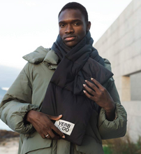ÉCHARPE VERB TO DO SQUARE PUFFER BLACK
