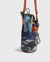 UNITED BY BLUE (R)EVOLUTION WATER BOTTLE SLING lakeside camo