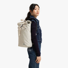 SAC EASTPAK UP ROLL UPGRAINED BEIGE