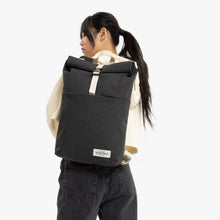 SAC EASTPAK UP ROLL UPGRAINED BLACK