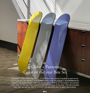 Coffret Globe + Pantone Color of the Year™ 2022 (3 decks)
